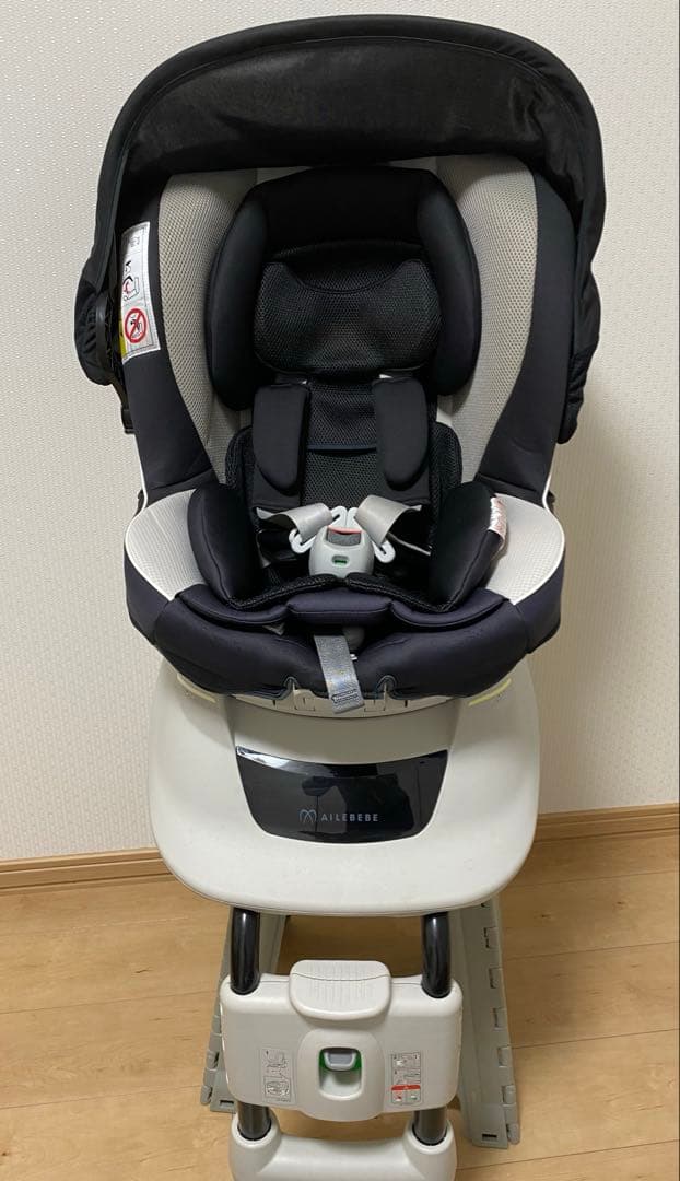 エールべべ　クルットntプレミアムw チャイルドシート　モノブラック