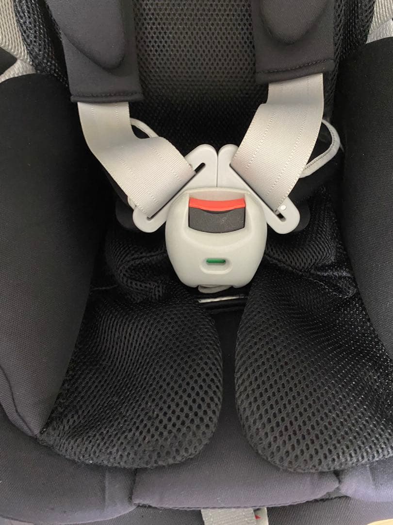 エールべべ　クルットntプレミアムw チャイルドシート　モノブラック