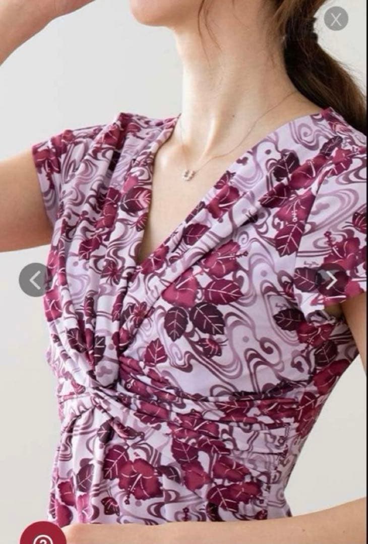 美品　9号　kayme ケイミー　紅ハイビスカス　ツイストワンピ　花柄　ピンク