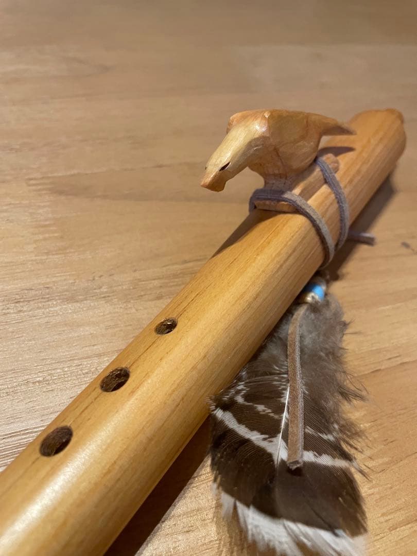 Navajo 木製フルート 動物彫刻付き