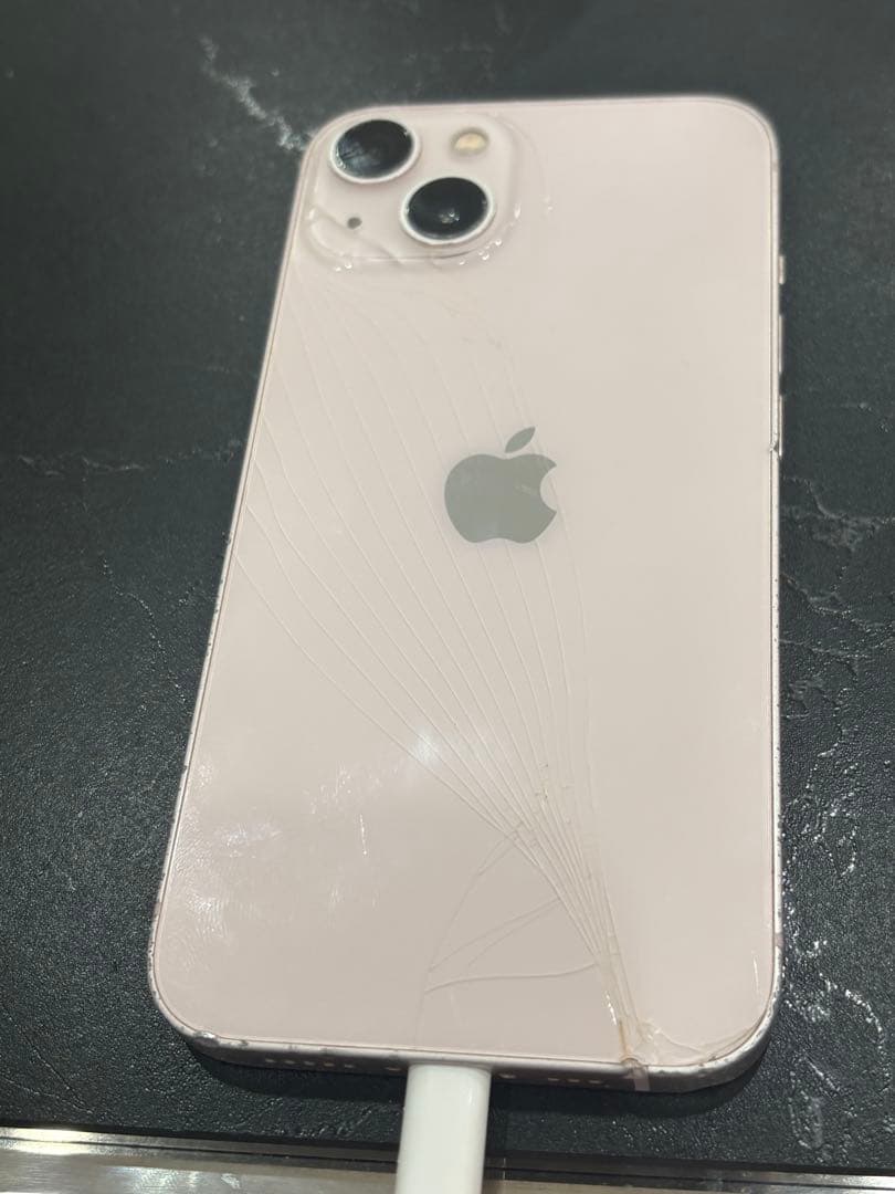 Apple iPhone 13 ピンク 128GB 本体　背面ひび割れ