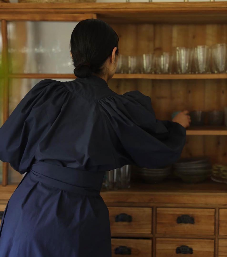 細川亜衣さん着用　MOUSSE バルーンスリーブワンピース　ネイビー