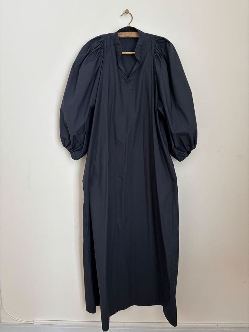 細川亜衣さん着用　MOUSSE バルーンスリーブワンピース　ネイビー