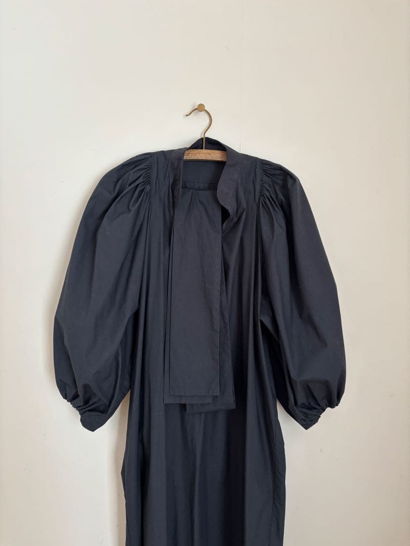 細川亜衣さん着用　MOUSSE バルーンスリーブワンピース　ネイビー