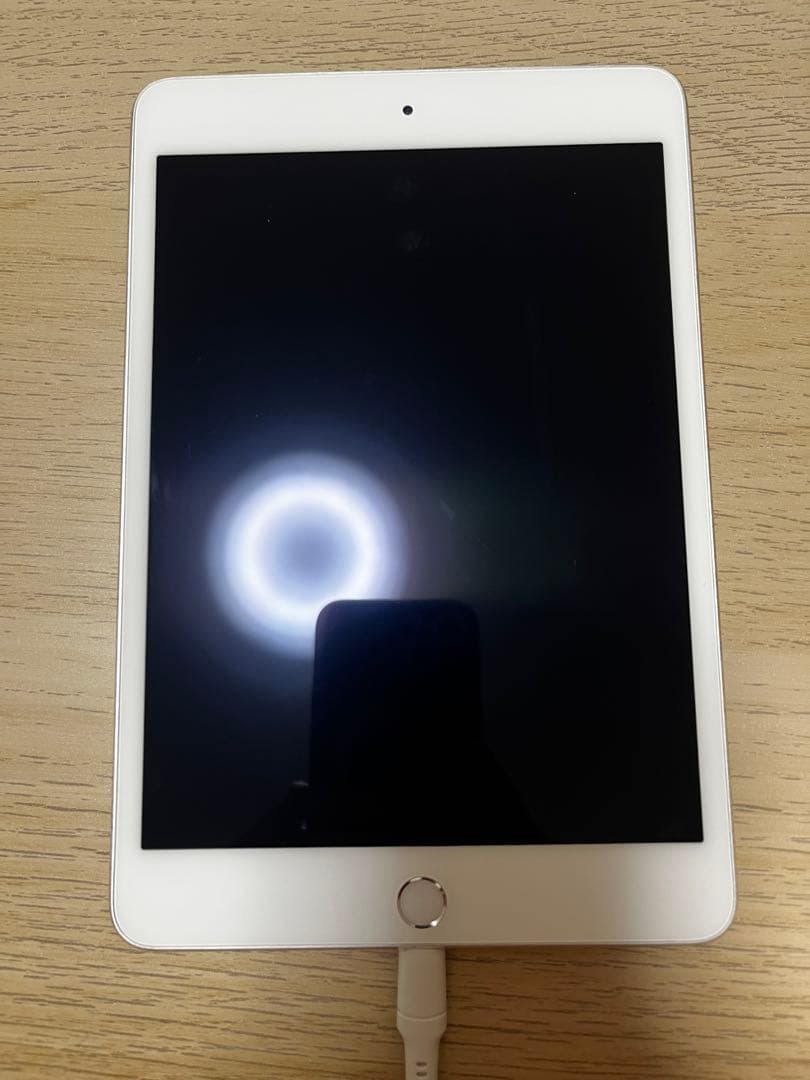 Apple iPad mini 4 シルバー