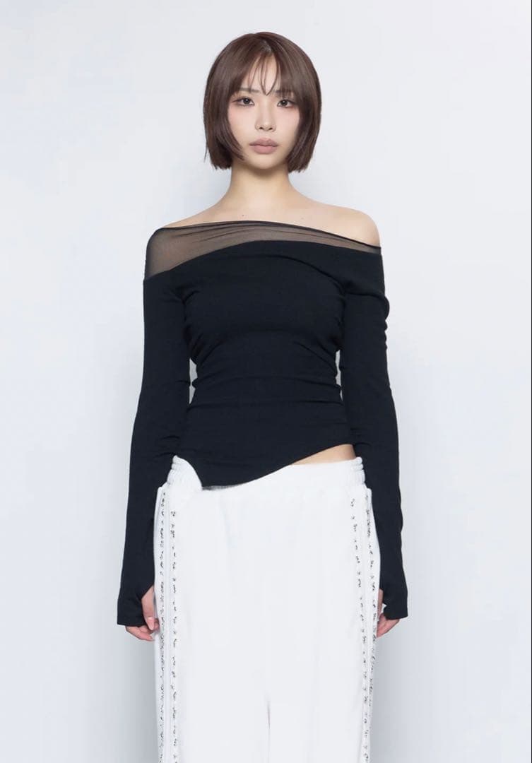 THEREDTHREAD トップス