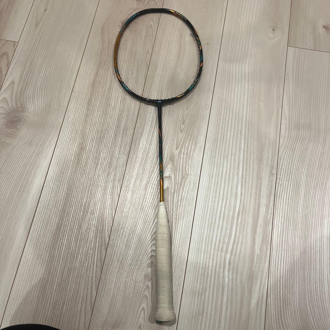 バドミントンラケット　アストロクス88D pro