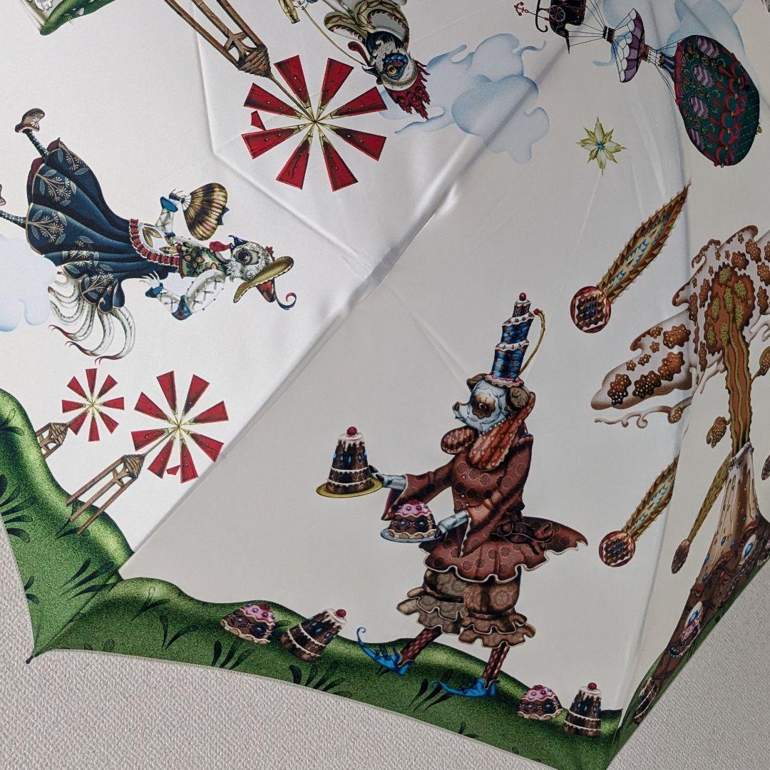 クラウス　ハーパニエミ　絵画のような折りたたみ雨傘　白