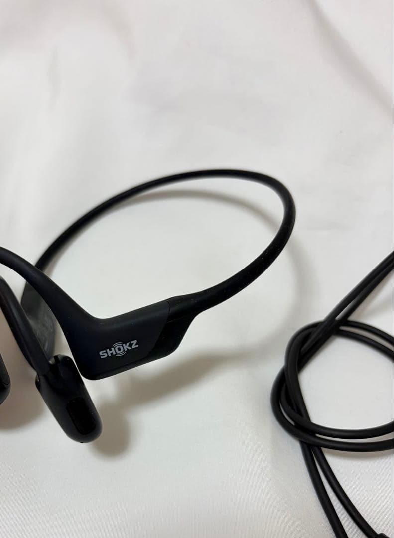 SHOKZ OPENRUNPRO 骨伝導イヤホン USB充電ケーブル付き