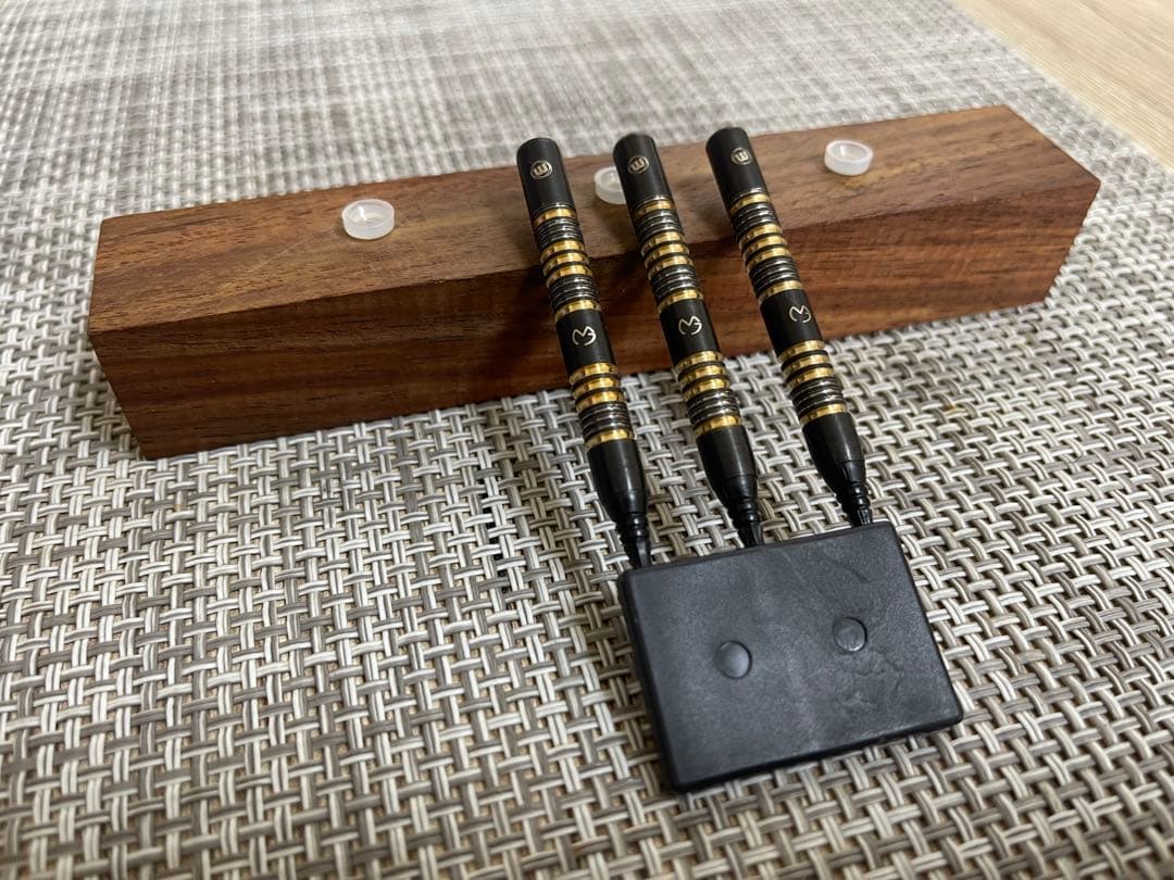 Winmau MvG Trilogy 23.5gマイケルヴァンガーウェンモデル