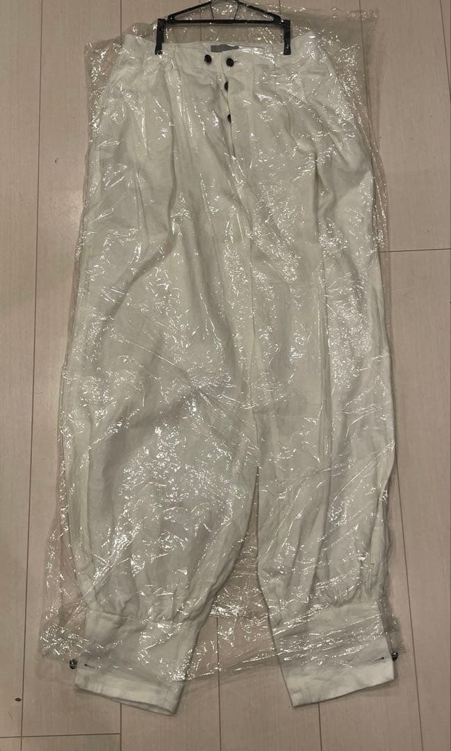 ホワイト サルエルパンツ ボタン付き