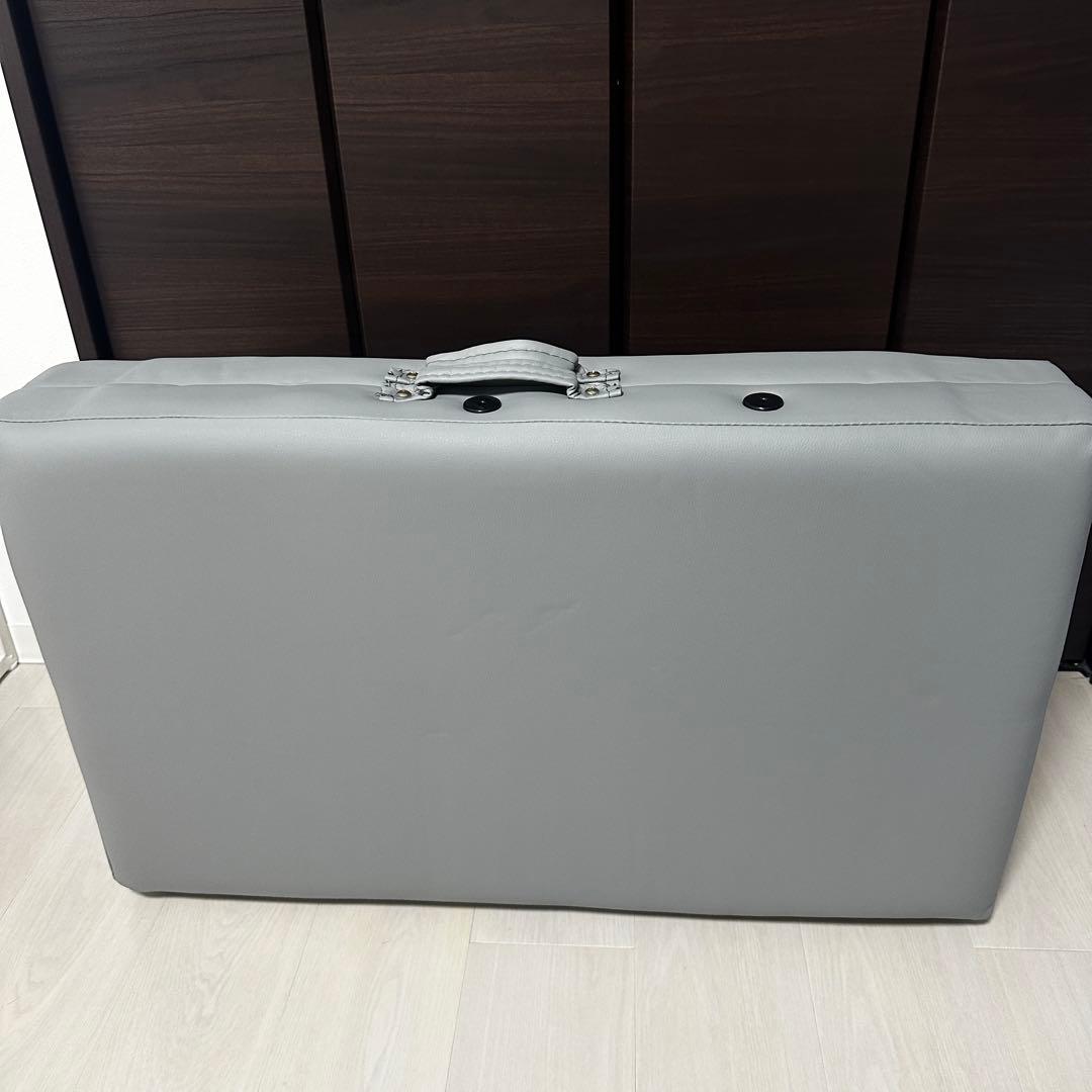 エムール　折りたたみマッサージベッド コンパクト