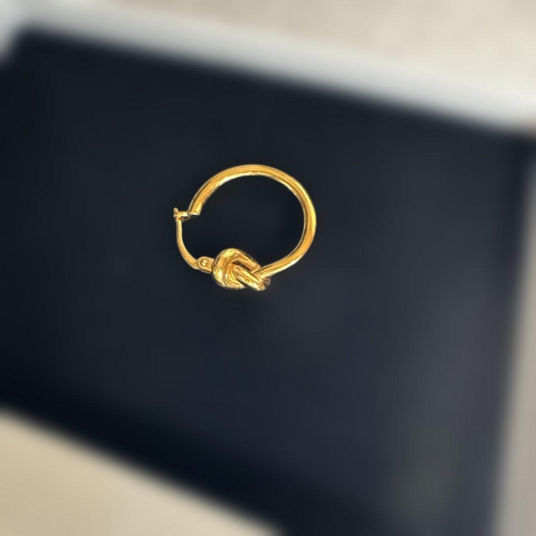 セリーヌ　ノットフープピアススモール片耳　ゴールド　箱・保存袋・レシートあり