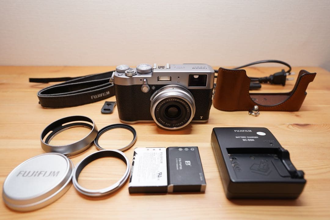 【美品】FUJIFILM X100T シルバー・フード&フィルター付｜おまけ多数