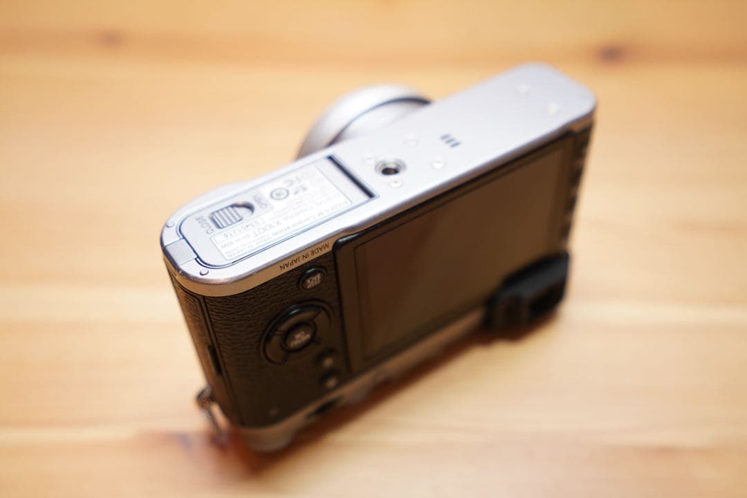 【美品】FUJIFILM X100T シルバー・フード&フィルター付｜おまけ多数