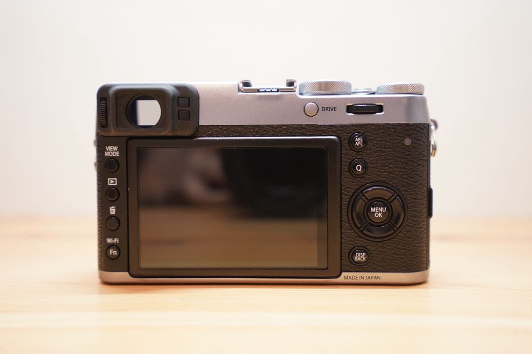 【美品】FUJIFILM X100T シルバー・フード&フィルター付｜おまけ多数