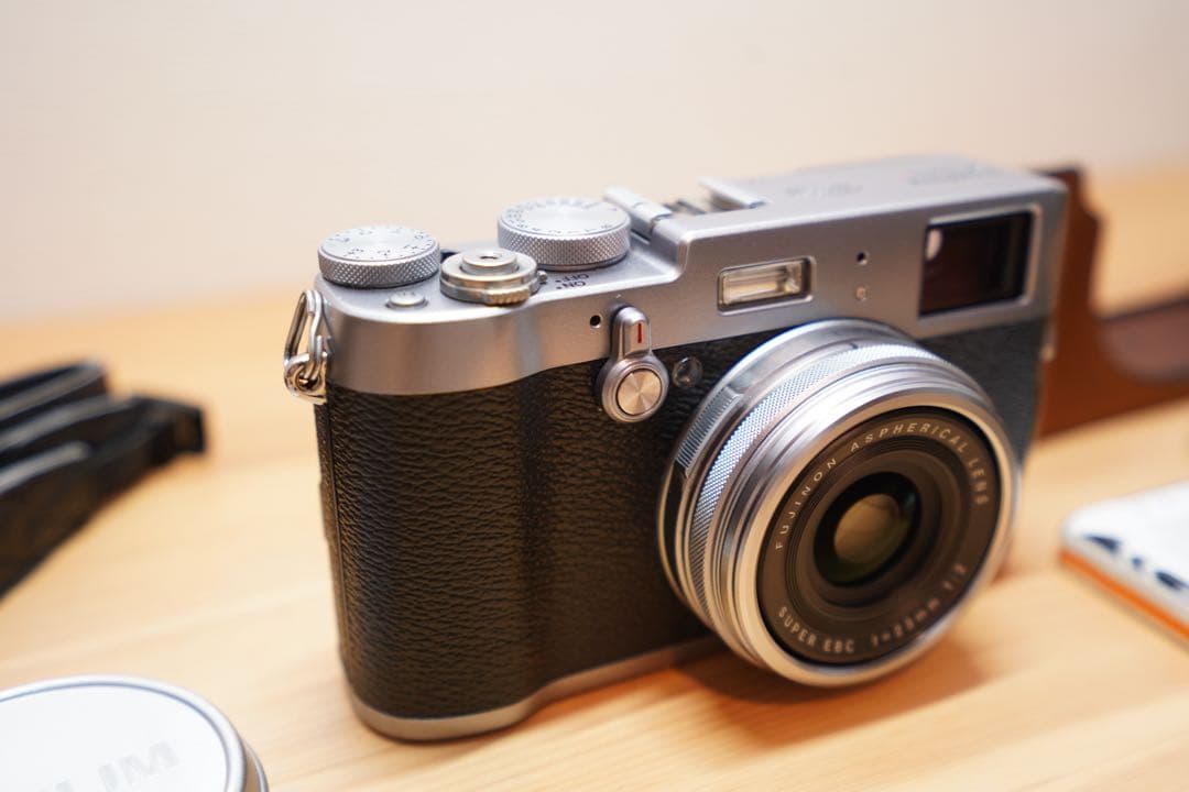 【美品】FUJIFILM X100T シルバー・フード&フィルター付｜おまけ多数