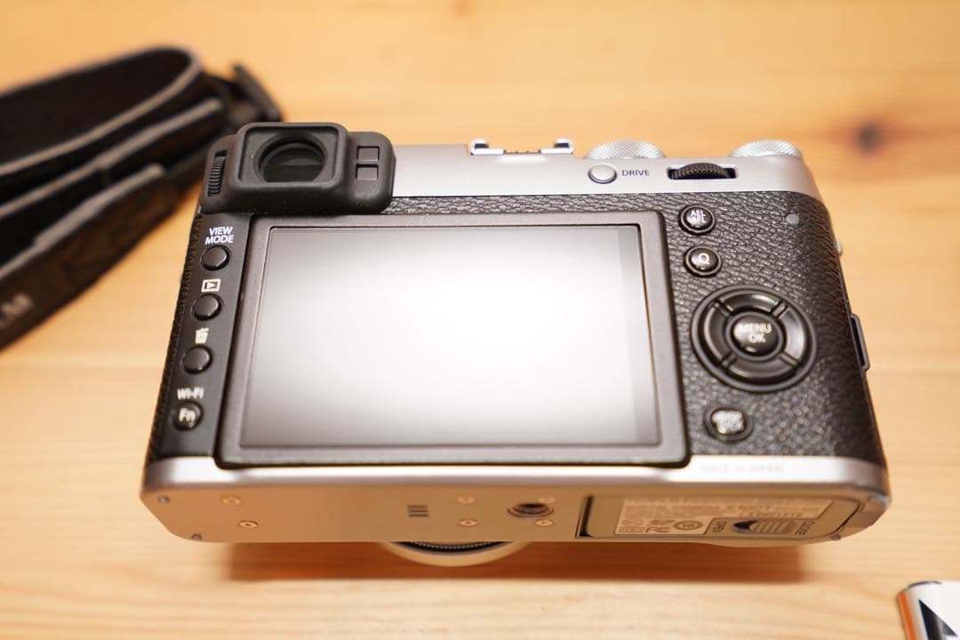 【美品】FUJIFILM X100T シルバー・フード&フィルター付｜おまけ多数