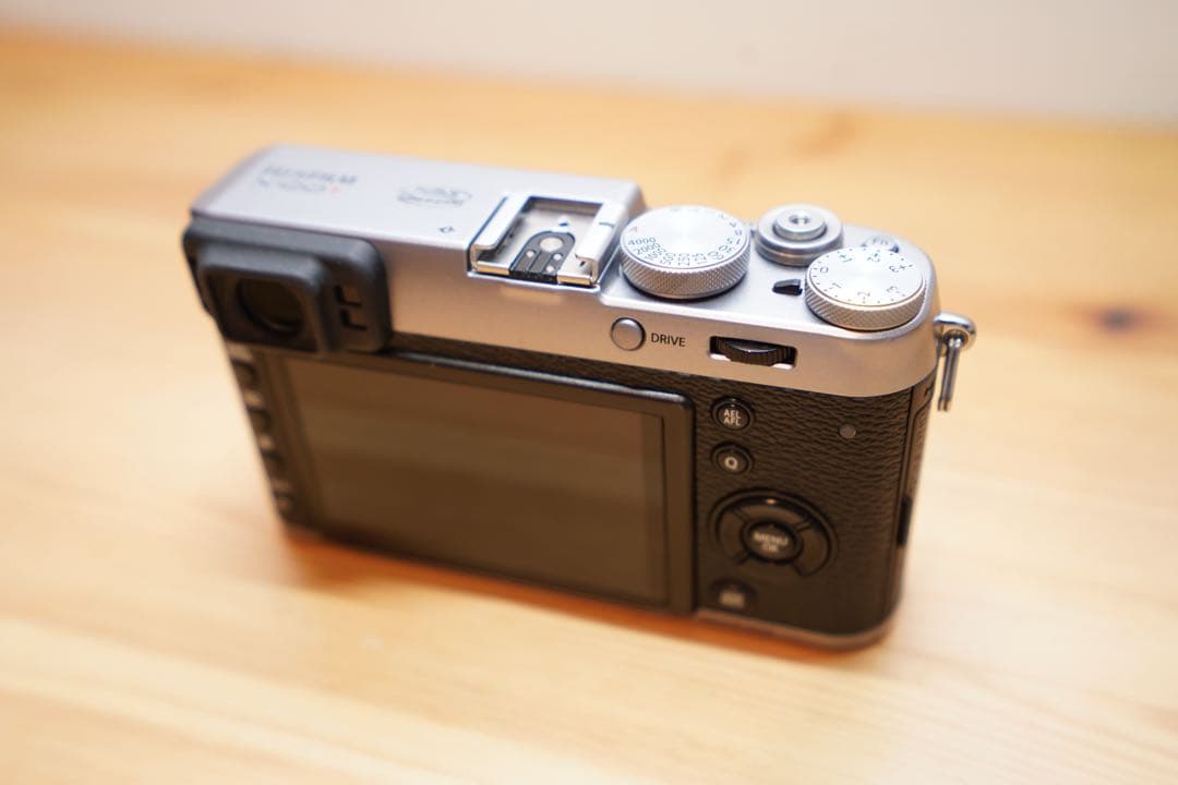 【美品】FUJIFILM X100T シルバー・フード&フィルター付｜おまけ多数