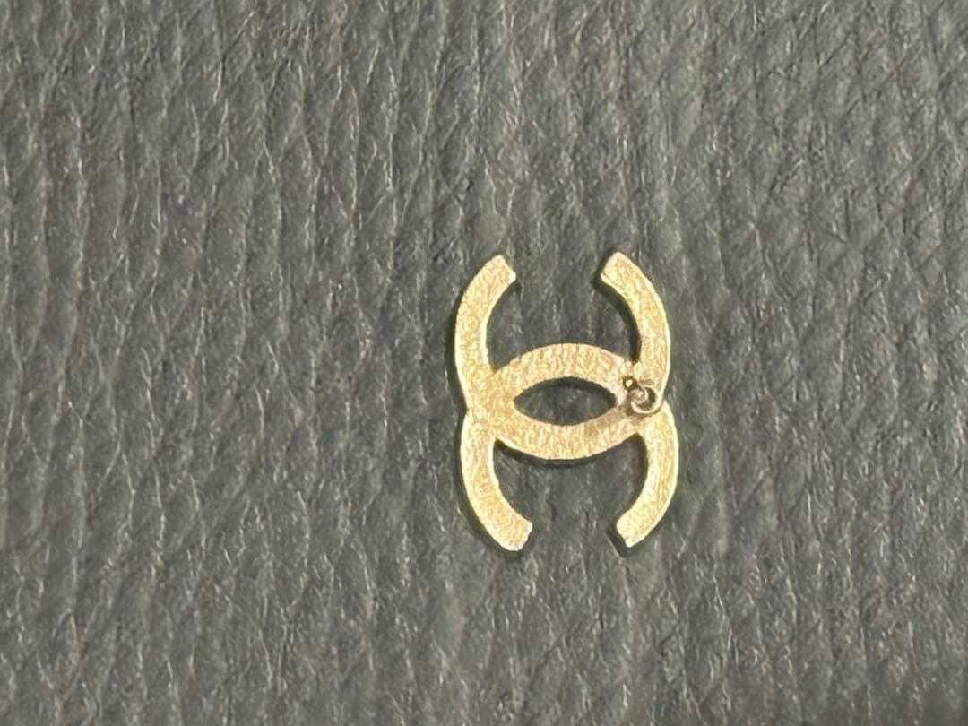 CHANELラインストーンピアス片耳