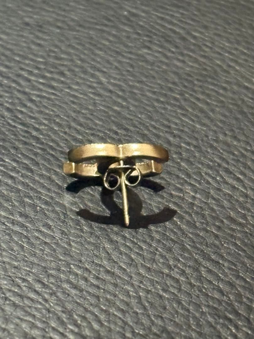 CHANELラインストーンピアス片耳