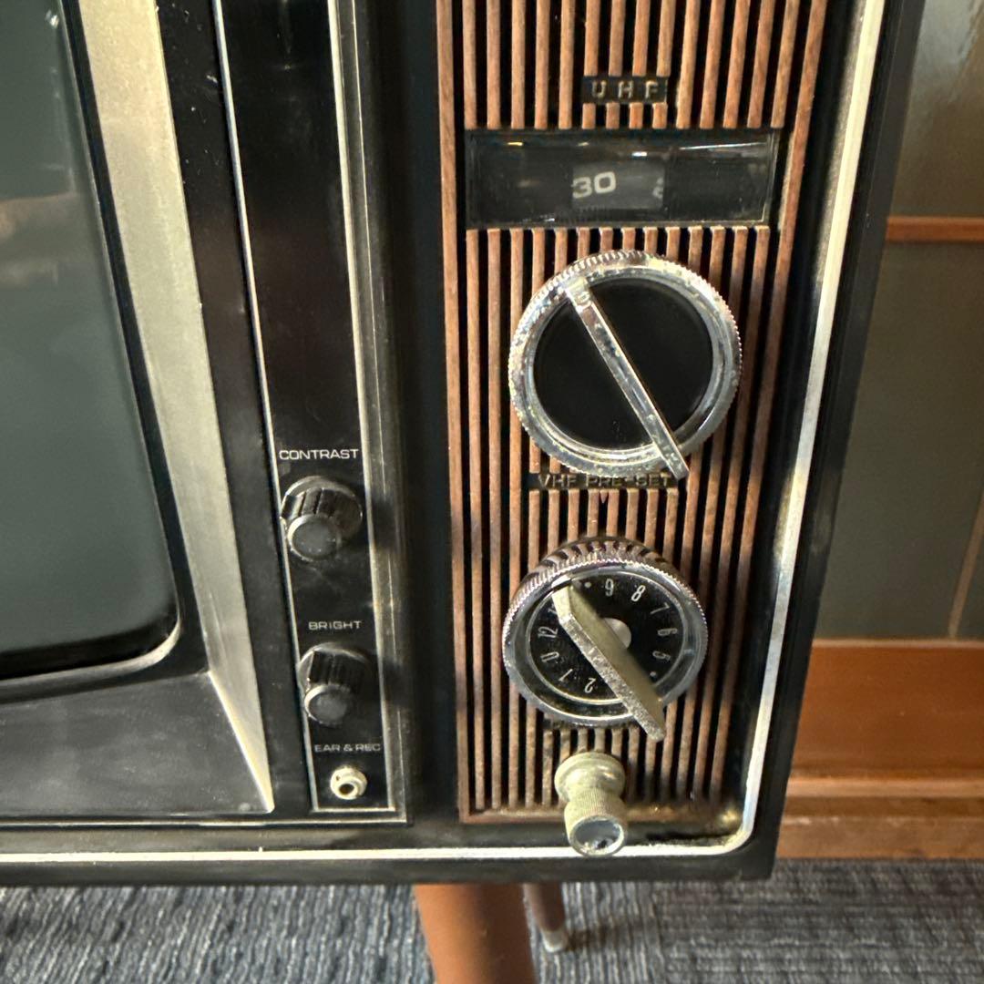 白黒テレビ　ブラウン管テレビ　ヴィンテージ