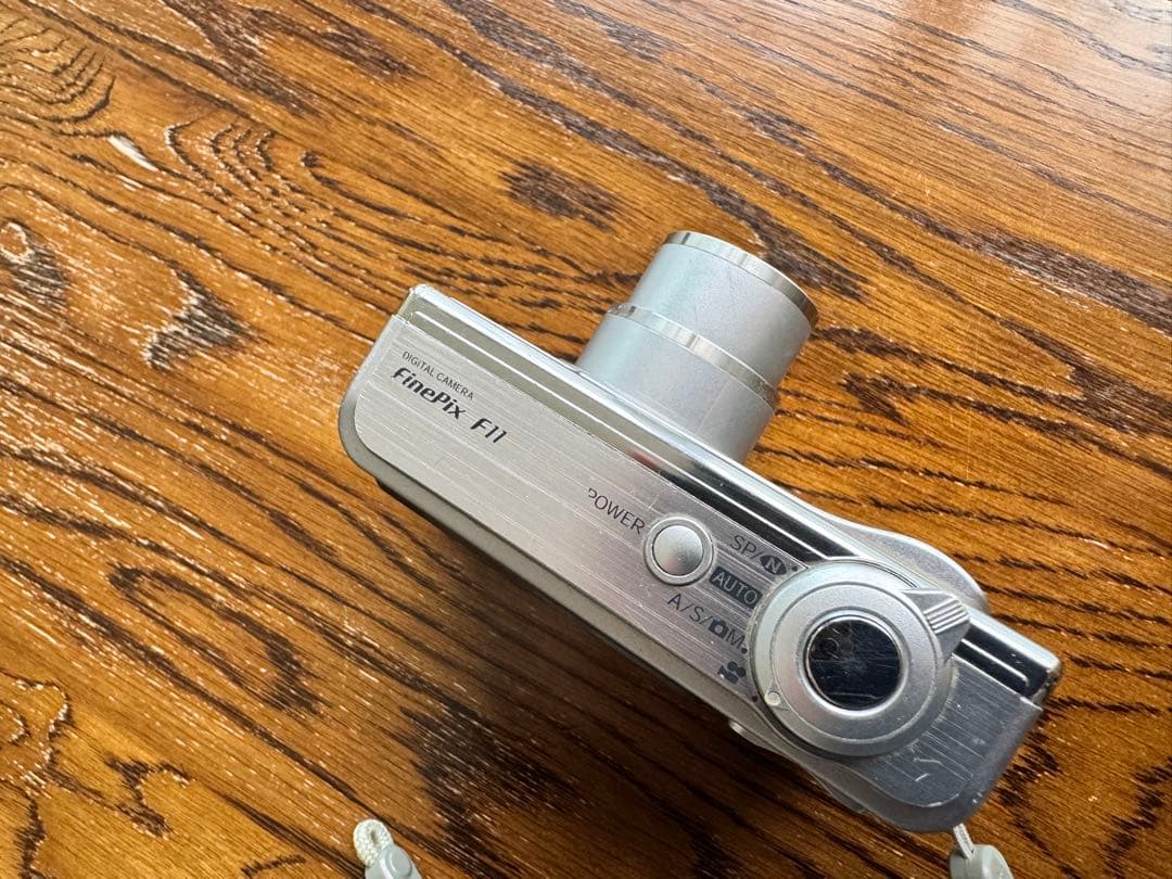 Fujifilm FinePix F11 コンパクトデジタルカメラ