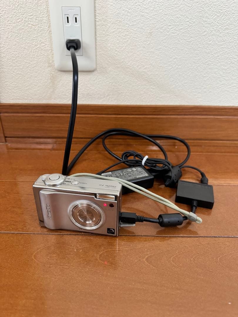 Fujifilm FinePix F11 コンパクトデジタルカメラ