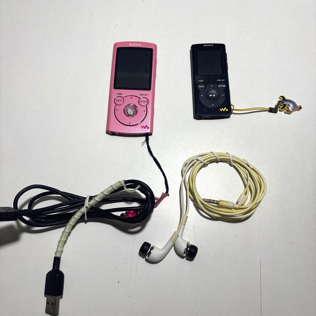 ウォークマン 2個 充電器、イヤホン付き