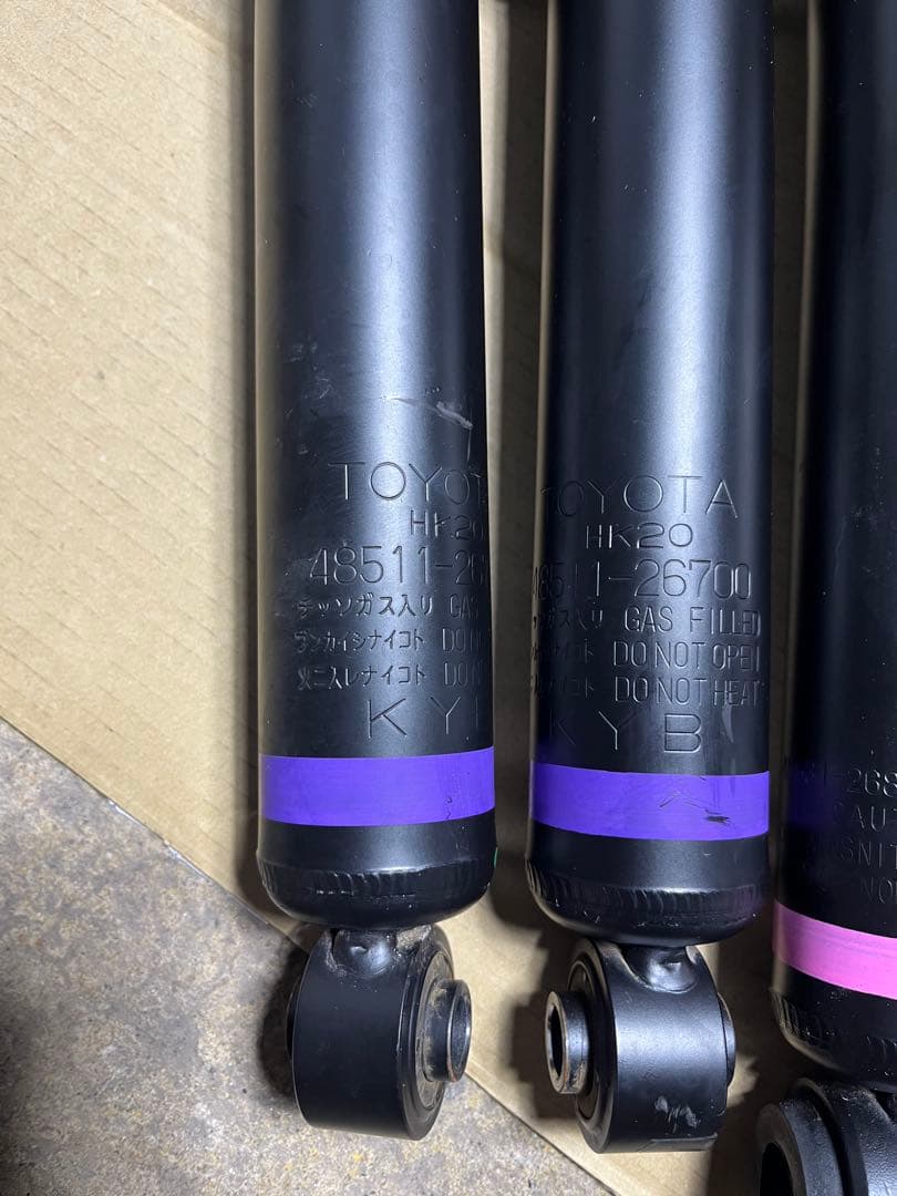 新車外しTOYOTA ガス封入式ショックアブソーバー 4本セット