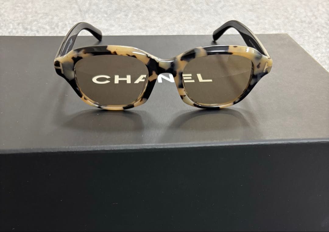 トムフォードサングラス　ベッコウ柄