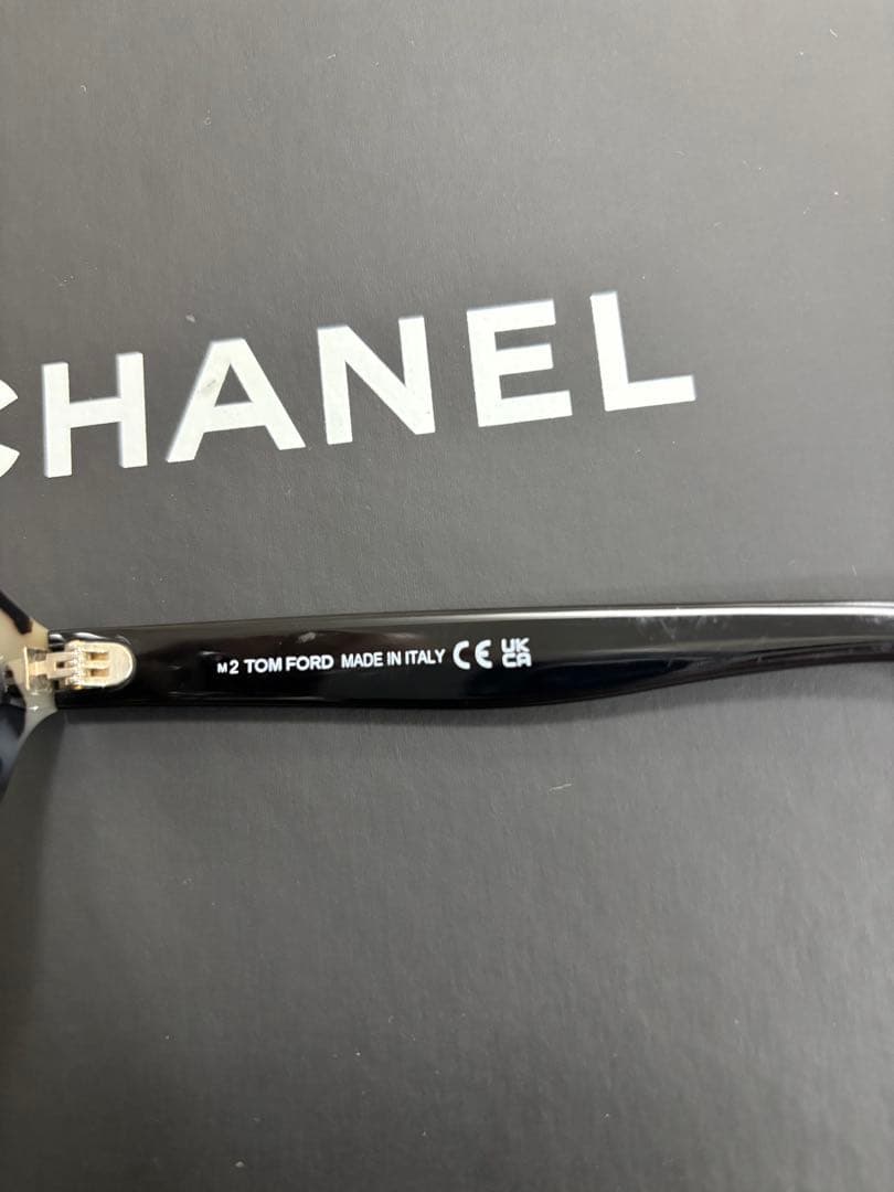 トムフォードサングラス　ベッコウ柄