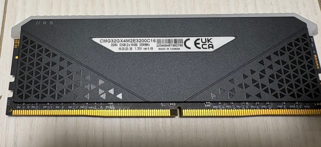 Vengeance 16G×2 3200MHz DDR4メモリ(ジャンク？)