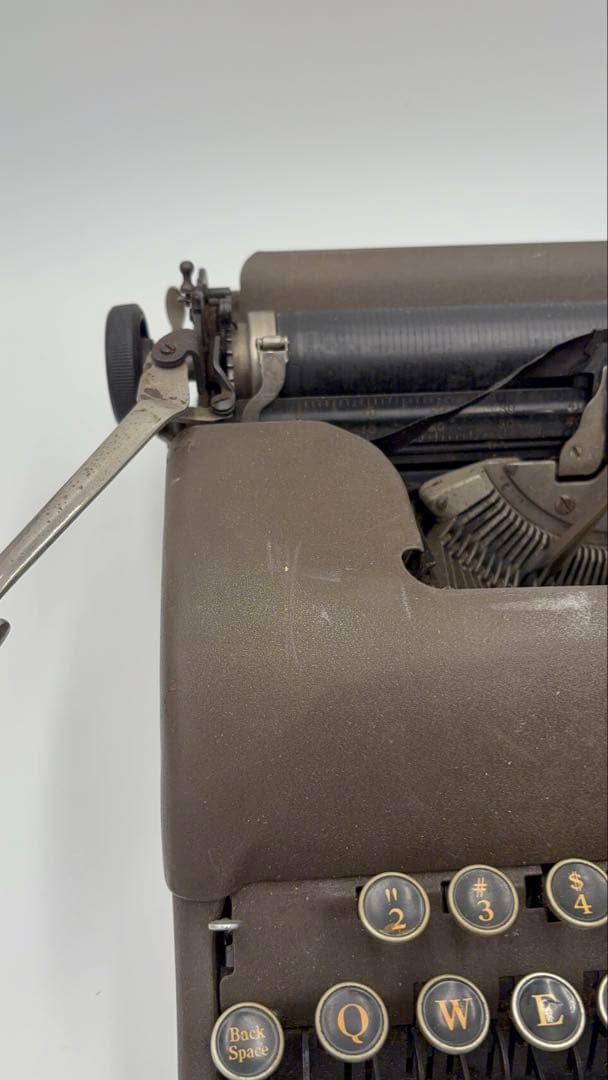 クラシック ブラウン タイプライター