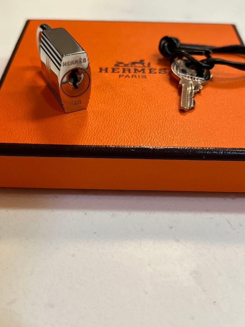 HERMES 南京錠　美品　カデナ　エルメス　シルバー　チャーム　パドロック