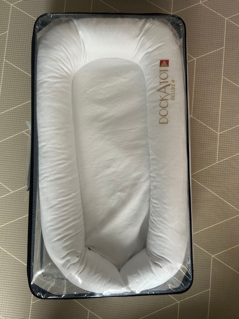 ドッカトット　デラックス　ベッドインベッド　0-8ヶ月 ホワイトDockATot