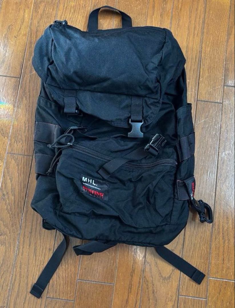パ*ダ様 MHL. BRIEFING コラボ 　別注　バックパック　黒