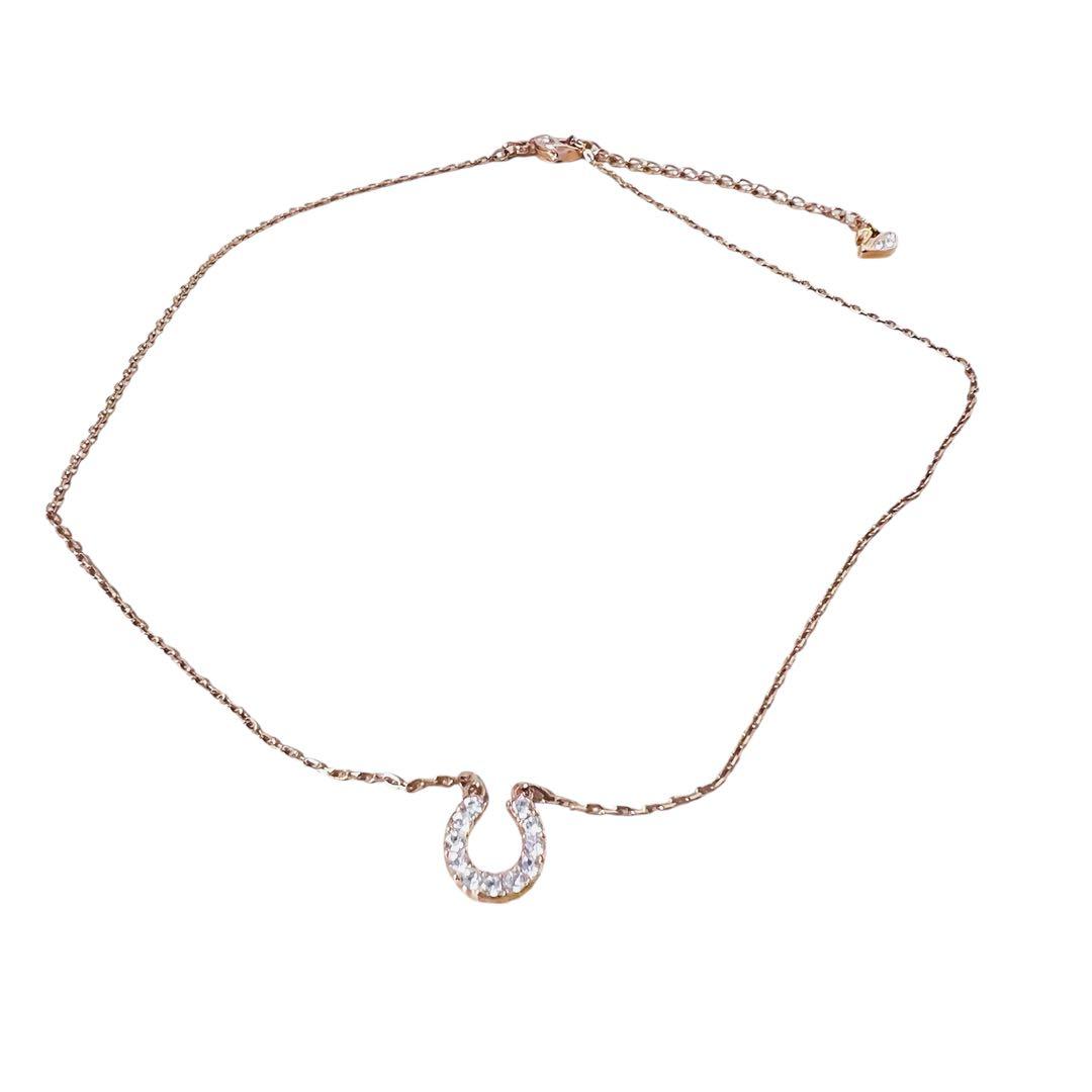 スワロフスキー　ゴールドネックレス　ホースシュー型