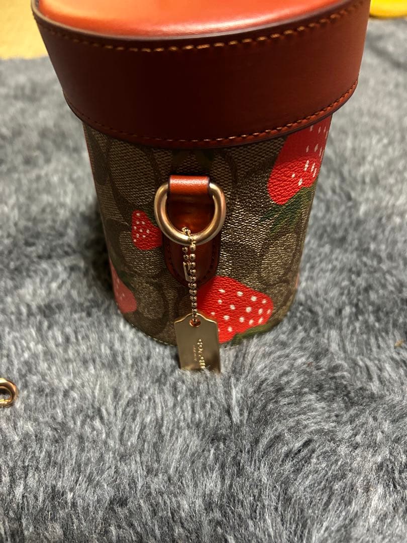 COACH イチゴ柄 ショルダーバッグ