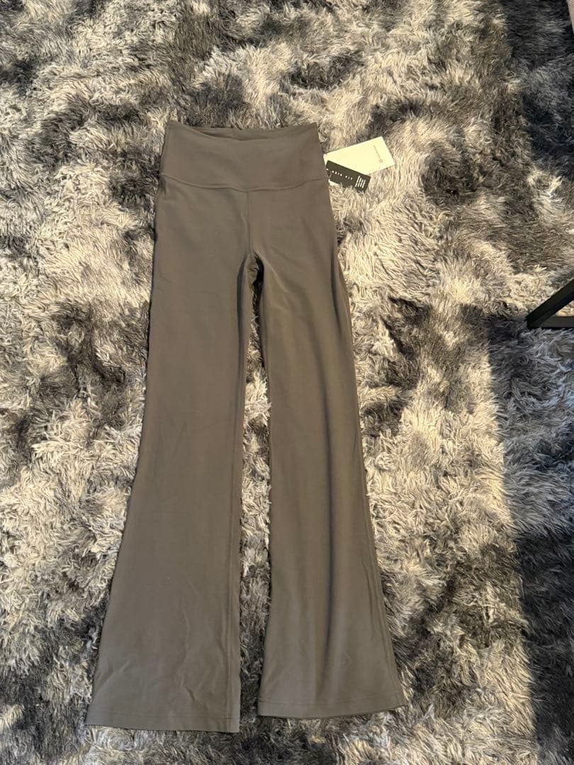 Lululemon ルルレモン　フレアレギンス