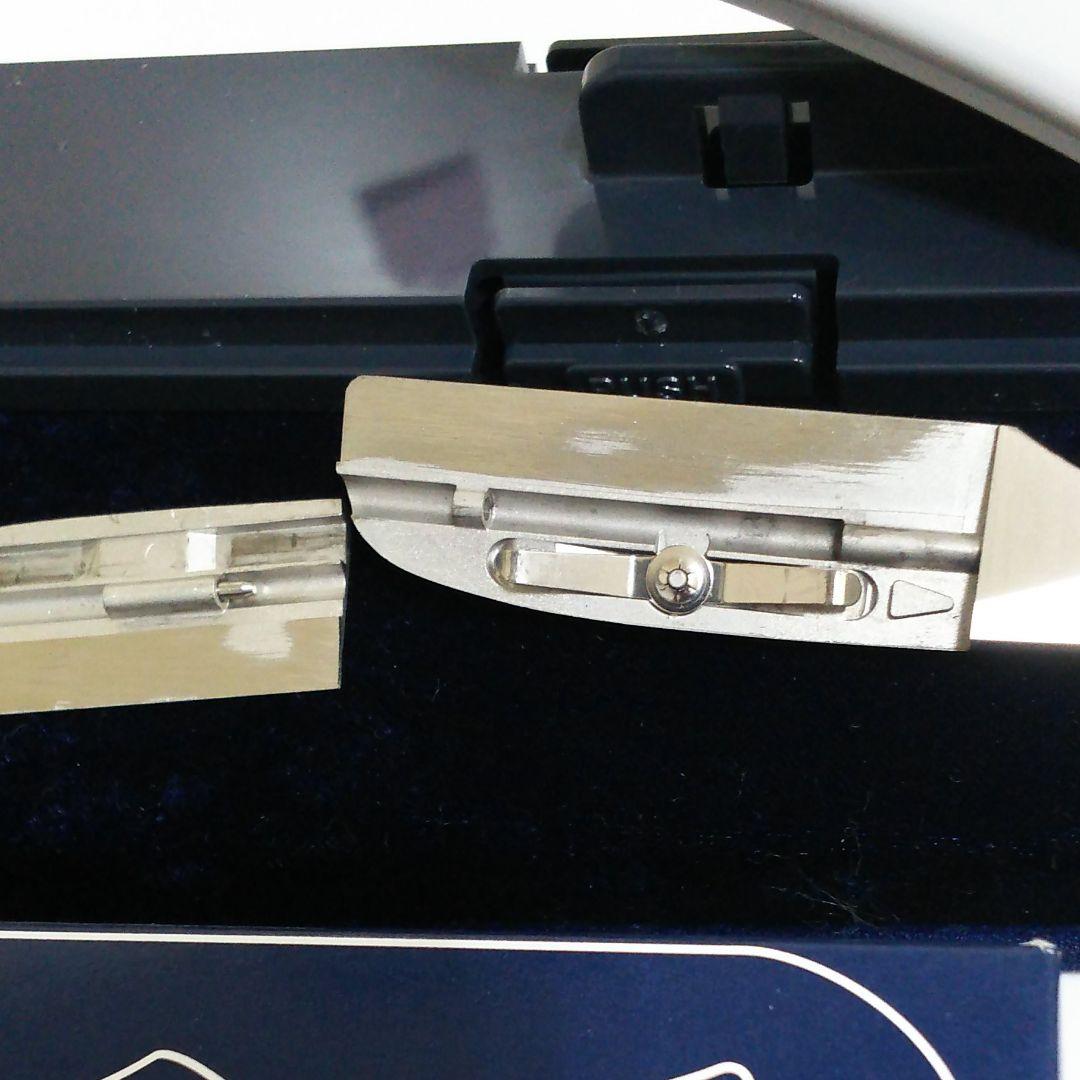 フエザープロレザーステンレス