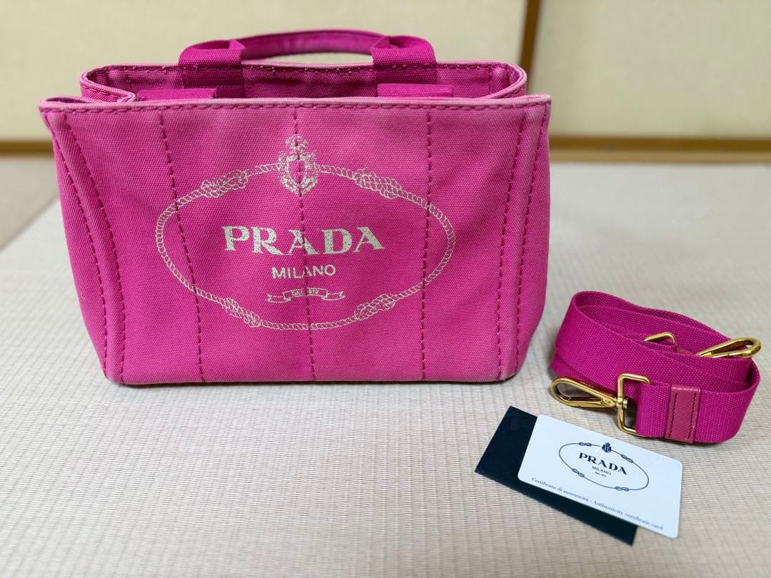 PRADA カナパ　ピンク ショルダーバッグ 肩ベルト　証明カードつけ