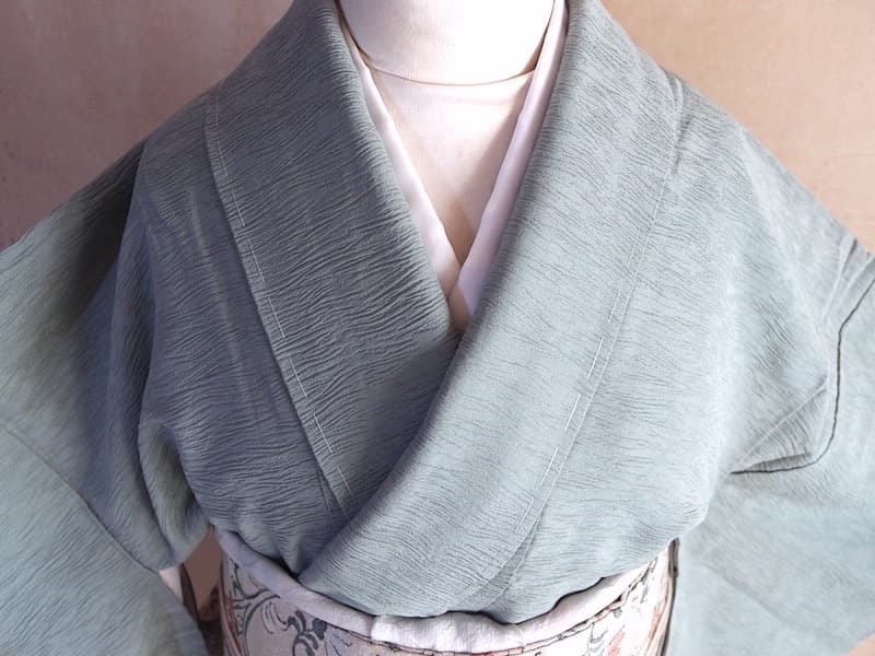 未使用　変わり織りの無地着物（くすみ灰青系）背紋無　美品