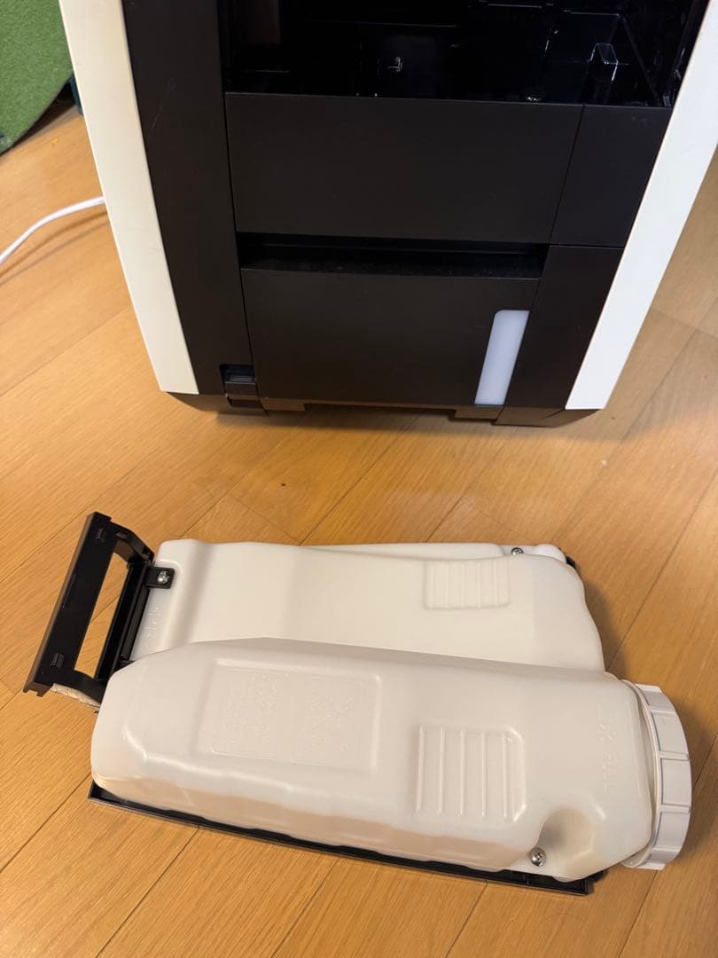 SHARP シャープ除湿加湿空気清浄機 プラズマクラスター　KC--HD70-W