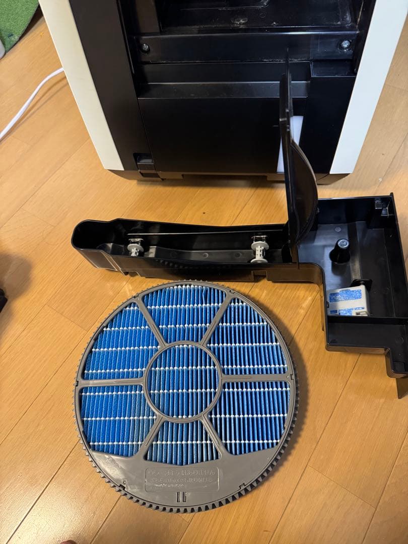 SHARP シャープ除湿加湿空気清浄機 プラズマクラスター　KC--HD70-W