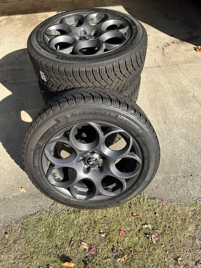 アルファロメオ　ジュリア　 スタッドレスタイヤホイールセット レア純正ホイール