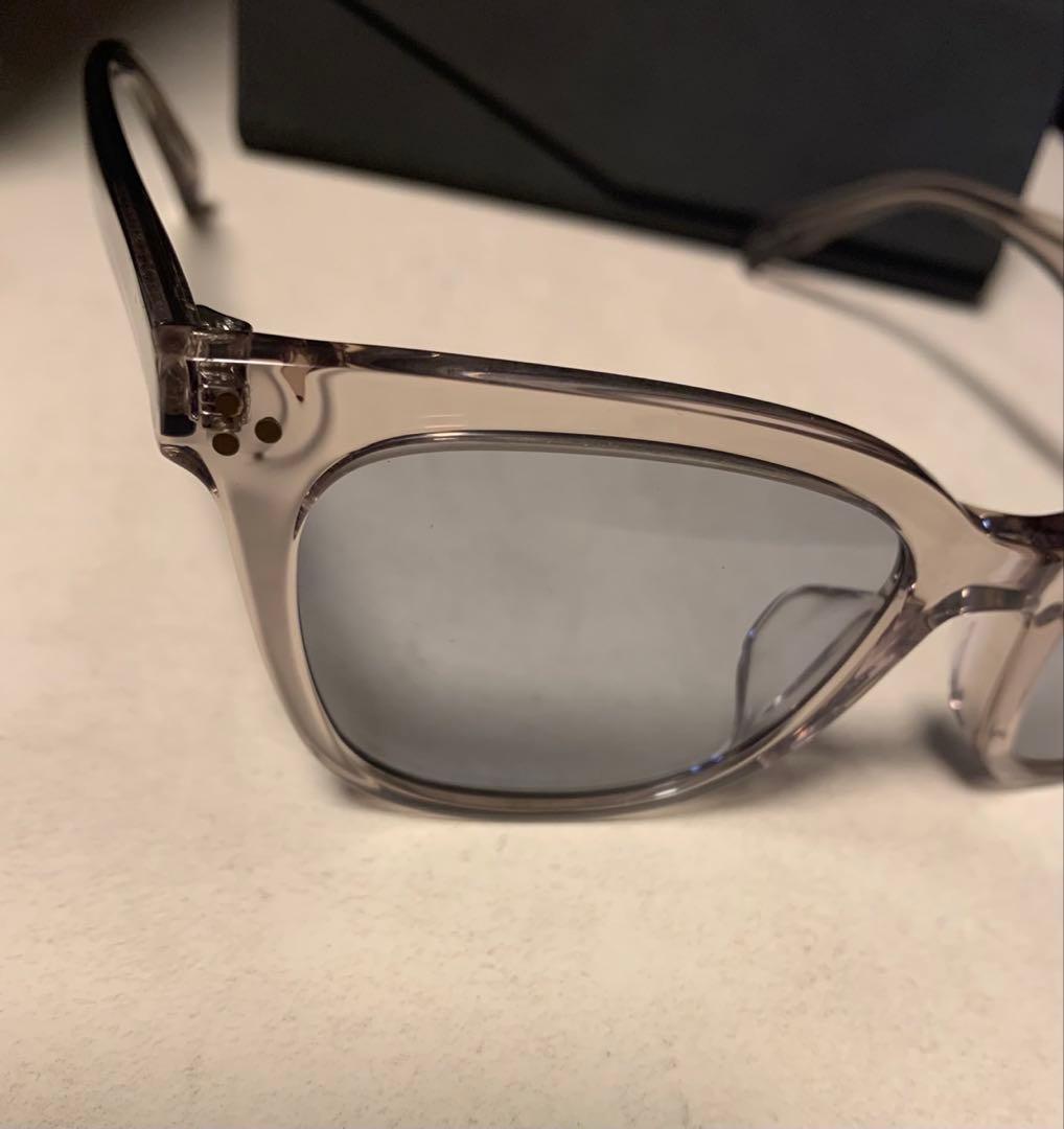 OWNDAYS 調光サングラス キムタク プライベート着用 同型別色モデル