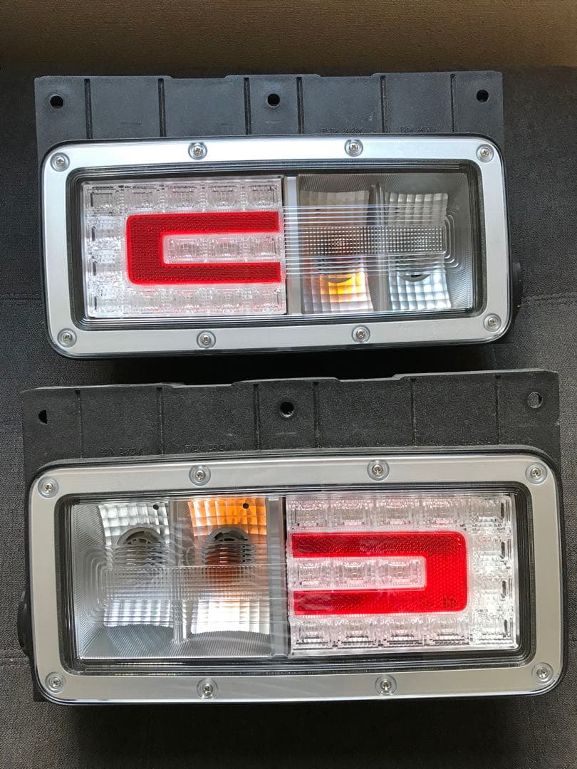 KOITO製日野純正LEDテールランプ