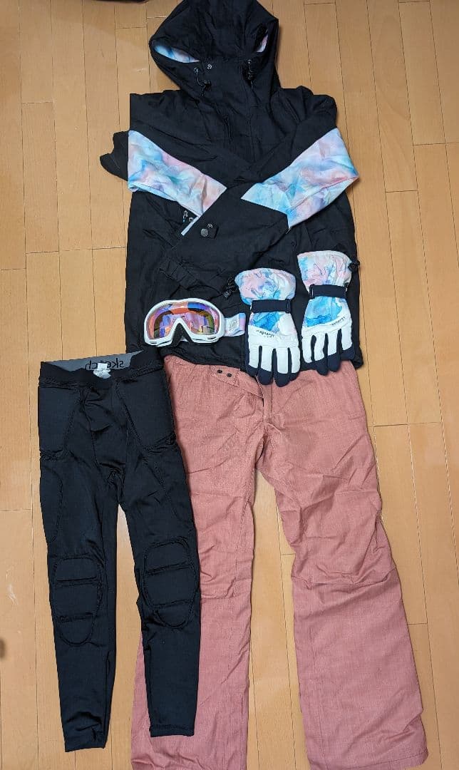 スノーボード用ウェアセット（ジャケット・パンツ・手袋・ゴーグル・プロテクター）