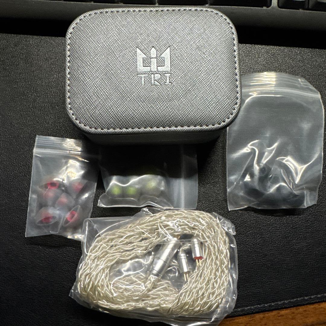 TRI Starsea 1DD + 2BA イヤフォン